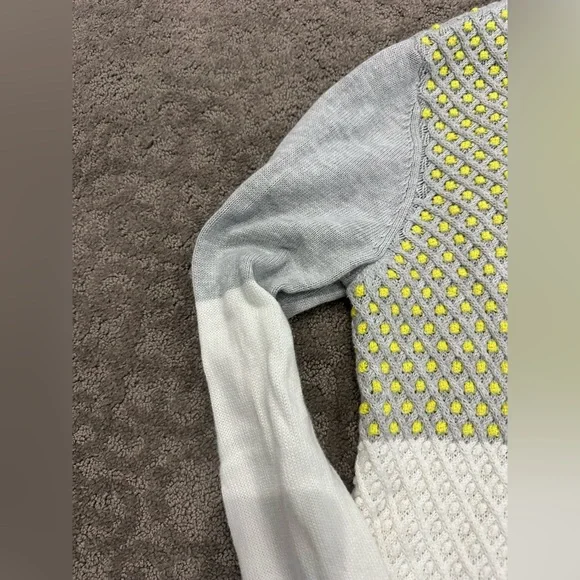 Charter club large sweater with hood, cute yellow, gray, and cream fun patterns - Picture 4 of 7